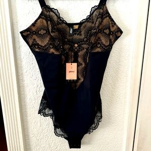 ✨NWT PINSY Sculpting Black / Nude Lace bodysuit Shapewear 1X✨